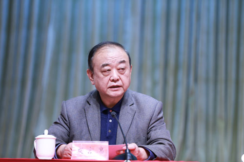 中国中共党史学会常务理事、中国中共党史人物研究会常务理事、中国社会科学院当代中国研究所副所长张星星同志代表中国中共党史学会作交流发言